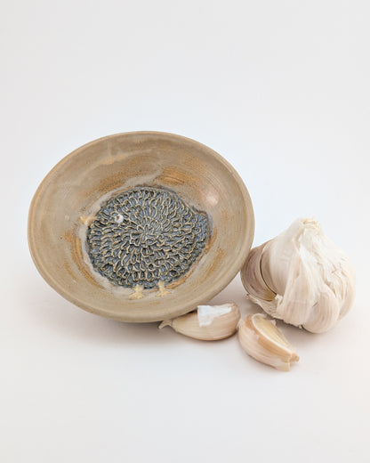 Birdie Garlic Grater Plate